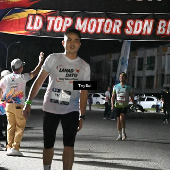 Runner Photo 7671335