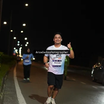 Runner Photo 7671428