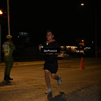 Runner Photo 7671443