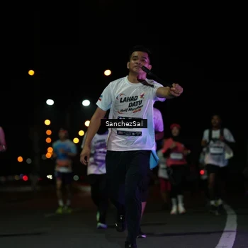 Runner Photo 7671448