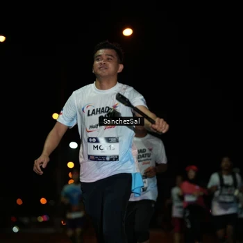 Runner Photo 7671469