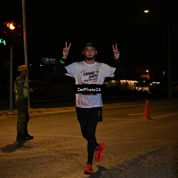 Runner Photo 7671475