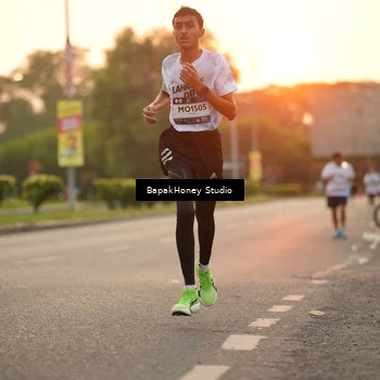 Runner Photo 7671479