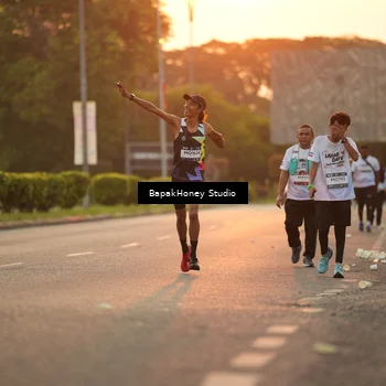 Runner Photo 7671504