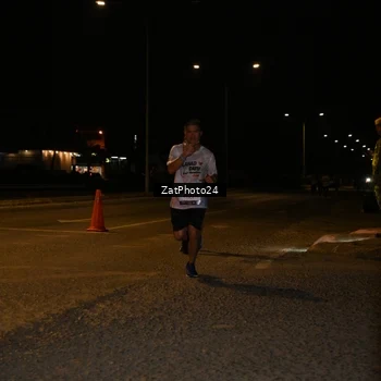 Runner Photo 7671505