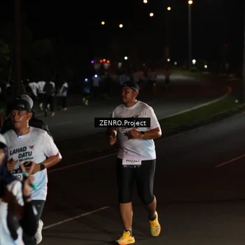Runner Photo 7671587