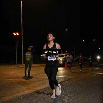 Runner Photo 7671676
