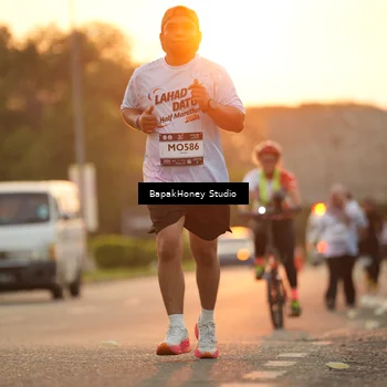 Runner Photo 7671678