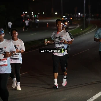 Runner Photo 7671812