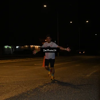 Runner Photo 7671817