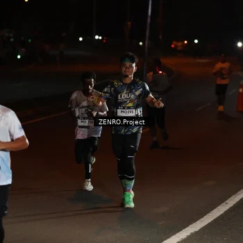 Runner Photo 7671972