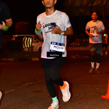 Runner Photo 7673090