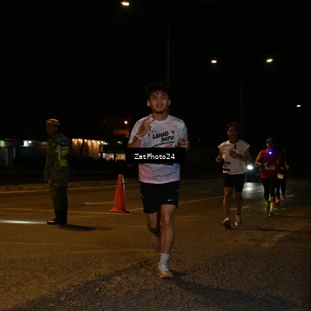 Runner Photo 7673165