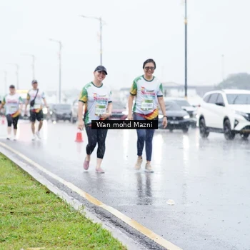Runner Photo 7673643