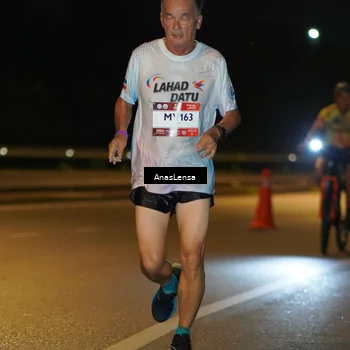 Runner Photo 7673700