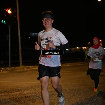 Runner Photo 7673705