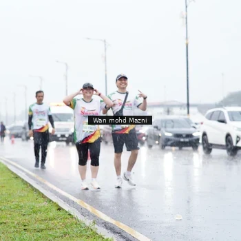 Runner Photo 7673742