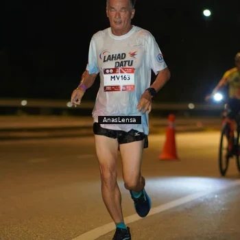 Runner Photo 7673792