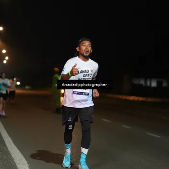 Runner Photo 7673816