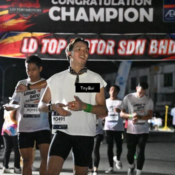Runner Photo 7673893