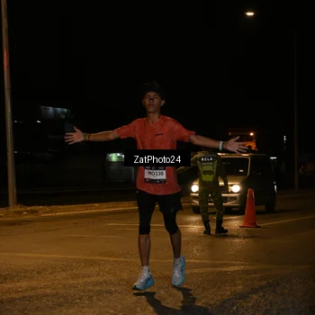 Runner Photo 7674039