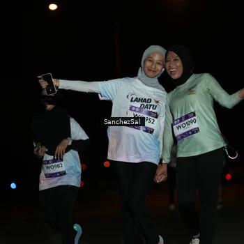 Runner Photo 7674090