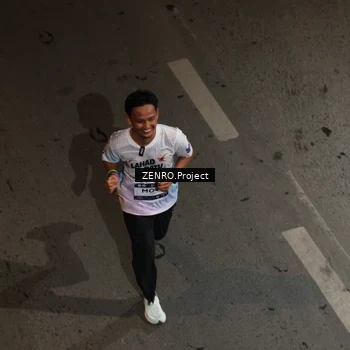 Runner Photo 7674598