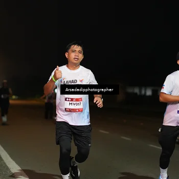 Runner Photo 7674675