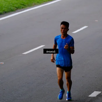Runner Photo 7674924