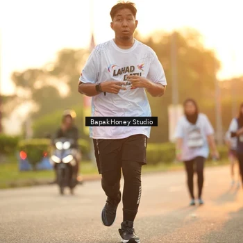 Runner Photo 7675066