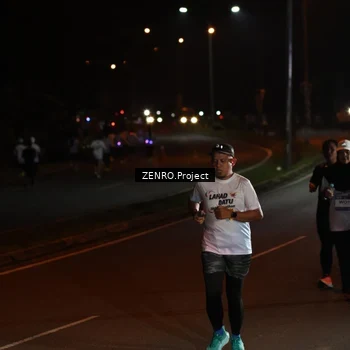Runner Photo 7675313