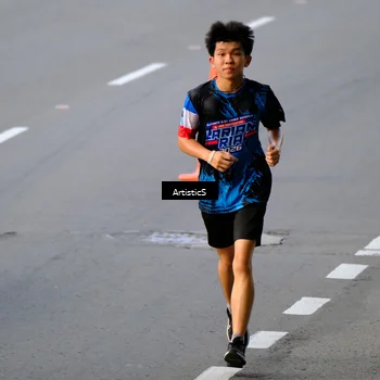 Runner Photo 7675373