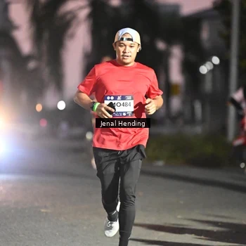 Runner Photo 7675390