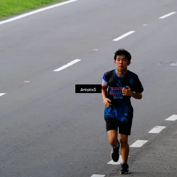 Runner Photo 7675396