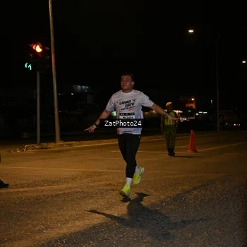 Runner Photo 7675406