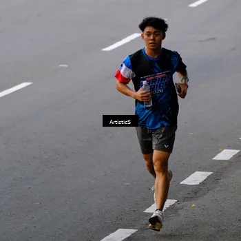 Runner Photo 7675417