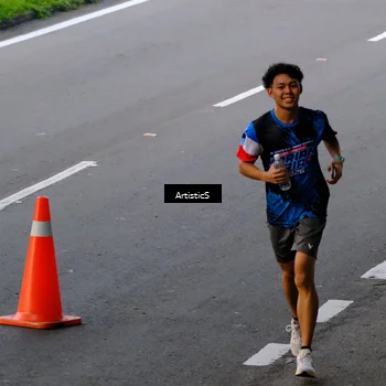 Runner Photo 7675518