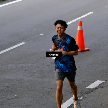 Runner Photo 7675592