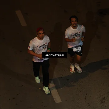 Runner Photo 7675618