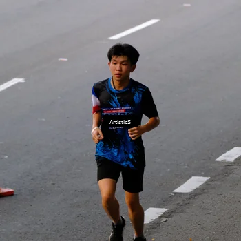 Runner Photo 7675645