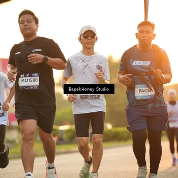 Runner Photo 7675695