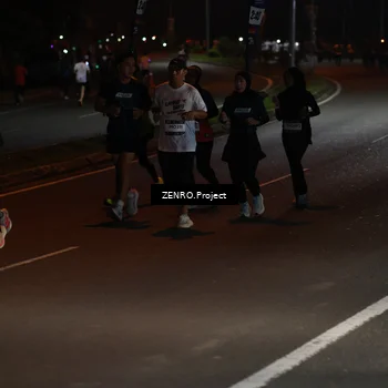 Runner Photo 7675780