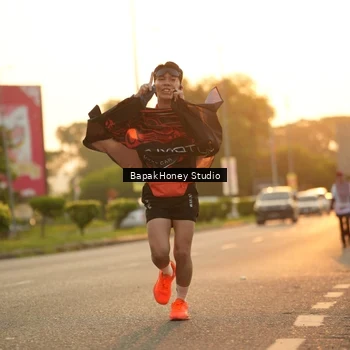 Runner Photo 7675812