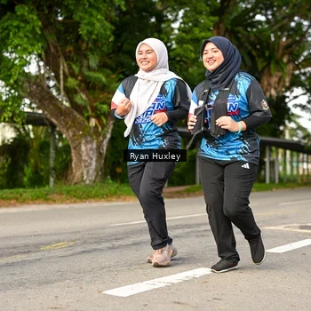 Runner Photo 7675813