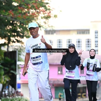 Runner Photo 7675845