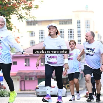 Runner Photo 7675873