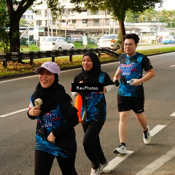 Runner Photo 7675874