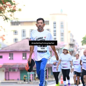 Runner Photo 7675894