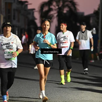 Runner Photo 7675898
