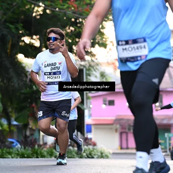 Runner Photo 7675913